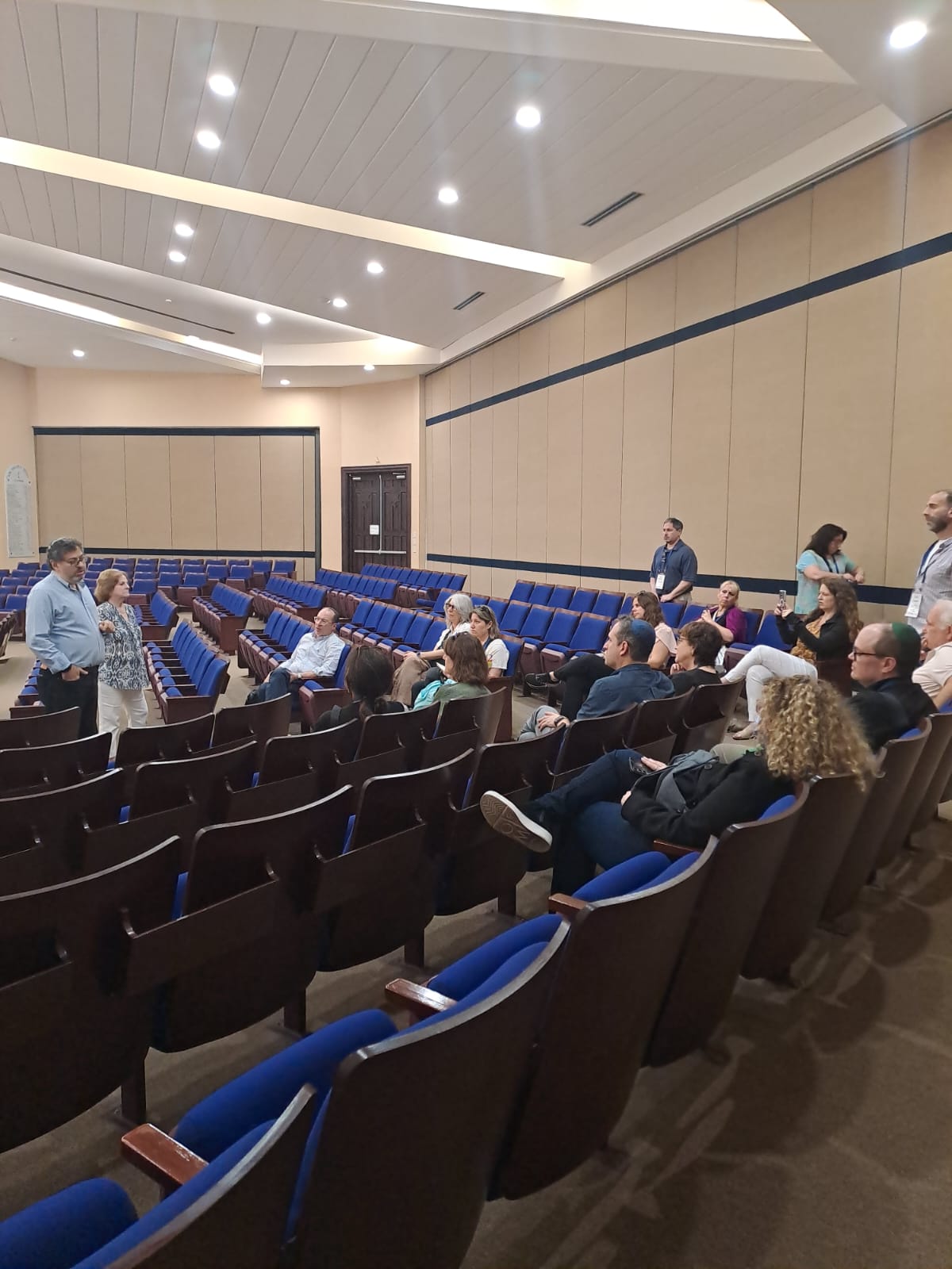 Visita de líderes judíos de Estados Unidos y Canadá al centro comunitario de KSI